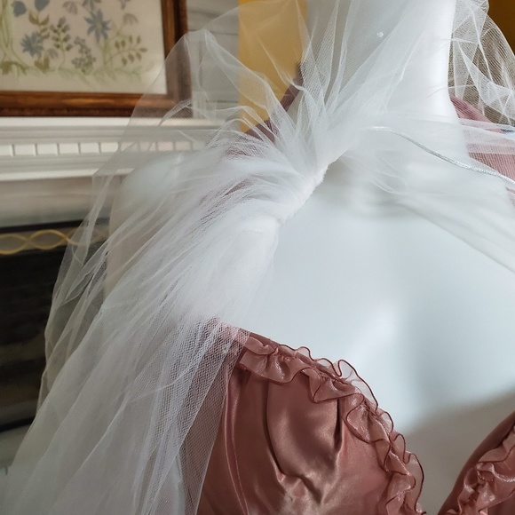 Brand new corset and tulle wedding dress - Picture 2 of 8